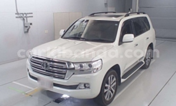 Gura Nshya Toyota Land Cruiser White Imodoka i Kampala mu Uganda Gura Nshya Toyota Land Cruiser White Imodoka i Kampala mu Uganda