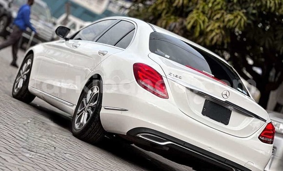 Nunua Ilio tumika Mercedes-Benz C180 coupe Nyeupe Gari ndani ya Kampala nchini Uganda Nunua Ilio tumika Mercedes-Benz C180 coupe Nyeupe Gari ndani ya Kampala nchini Uganda