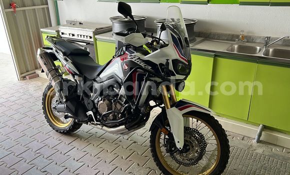 Gura Yakoze Honda CRF White Bike i Kampala mu Uganda