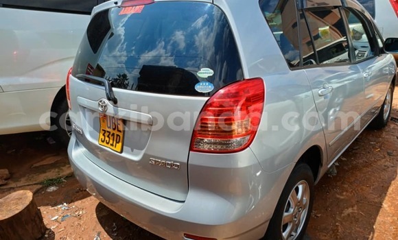 Gura Yakoze Toyota Spacio Silver Imodoka i Kampala mu Uganda Gura Yakoze Toyota Spacio Silver Imodoka i Kampala mu Uganda