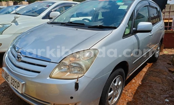 Gura Yakoze Toyota Spacio Silver Imodoka i Kampala mu Uganda Gura Yakoze Toyota Spacio Silver Imodoka i Kampala mu Uganda