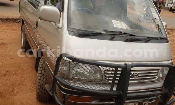 Acheter Occasion Voiture Toyota Alphard Blanc à Kampala, Ouganda