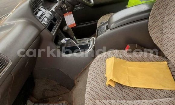 Gura Yakoze Toyota Alphard White Imodoka i Kampala mu Uganda Gura Yakoze Toyota Alphard White Imodoka i Kampala mu Uganda