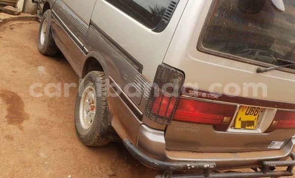 Gura Yakoze Toyota Alphard White Imodoka i Kampala mu Uganda Gura Yakoze Toyota Alphard White Imodoka i Kampala mu Uganda