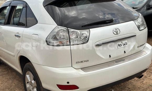 Acheter Occasion Voiture Toyota Harrier Blanc à Kampala, Ouganda Acheter Occasion Voiture Toyota Harrier Blanc à Kampala, Ouganda
