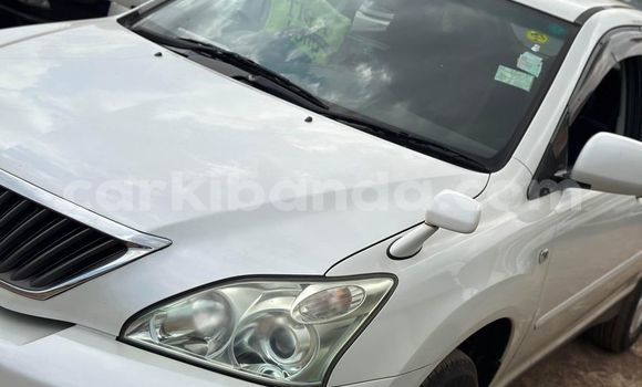 Acheter Occasion Voiture Toyota Harrier Blanc à Kampala, Ouganda Acheter Occasion Voiture Toyota Harrier Blanc à Kampala, Ouganda
