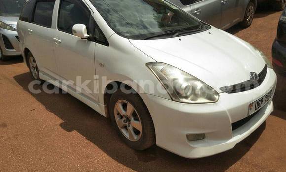 Acheter Occasion Voiture Toyota Wish Blanc à Kampala, Ouganda Acheter Occasion Voiture Toyota Wish Blanc à Kampala, Ouganda
