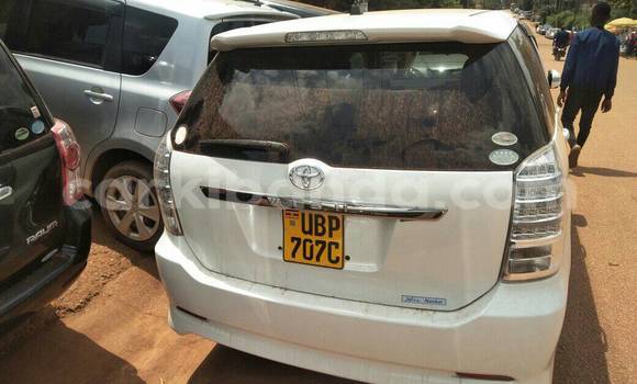 Acheter Occasion Voiture Toyota Wish Blanc à Kampala, Ouganda Acheter Occasion Voiture Toyota Wish Blanc à Kampala, Ouganda
