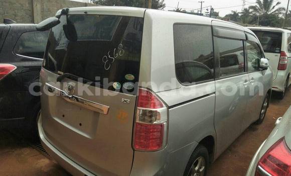 Acheter Occasion Voiture Toyota Noah Autre à Kampala, Ouganda Acheter Occasion Voiture Toyota Noah Autre à Kampala, Ouganda