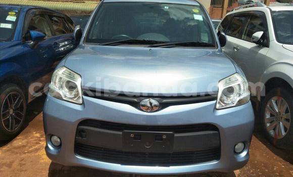 Nunua Ilio tumika Toyota Sienta Nyingine Gari ndani ya Kampala nchini Uganda