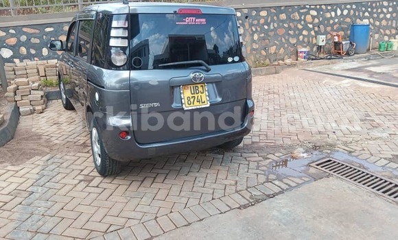 Acheter Occasion Voiture Toyota Sienta Autre à Kampala, Ouganda Acheter Occasion Voiture Toyota Sienta Autre à Kampala, Ouganda