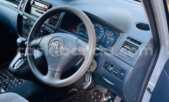 Acheter Occasion Voiture Toyota Spacio Blanc à Kampala, Ouganda Acheter Occasion Voiture Toyota Spacio Blanc à Kampala, Ouganda