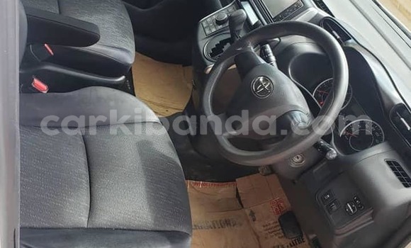 Acheter Occasion Voiture Toyota Wish Blanc à Kampala, Ouganda Acheter Occasion Voiture Toyota Wish Blanc à Kampala, Ouganda