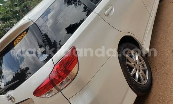 Acheter Occasion Voiture Toyota Wish Blanc à Kampala, Ouganda Acheter Occasion Voiture Toyota Wish Blanc à Kampala, Ouganda