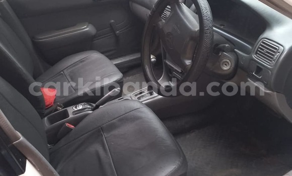 Acheter Occasion Voiture Toyota Corolla Blanc à Kampala, Ouganda Acheter Occasion Voiture Toyota Corolla Blanc à Kampala, Ouganda