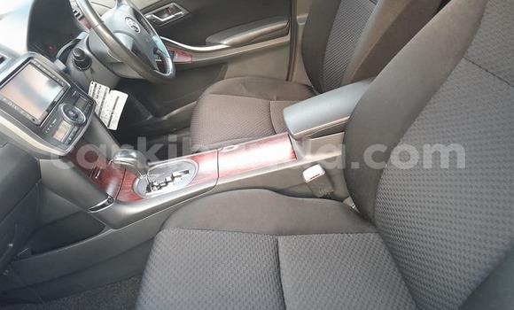 Acheter Occasion Voiture Toyota Premio Blanc à Kampala, Ouganda