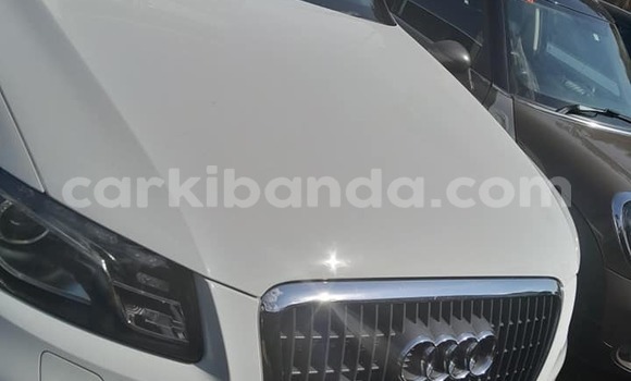 Nunua Ilio tumika Audi Q5 Nyeupe Gari ndani ya Kampala nchini Uganda