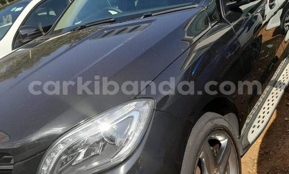 Nunua Ilio tumika Mercedes‒Benz ML–Class Nyeusi Gari ndani ya Kampala nchini Uganda