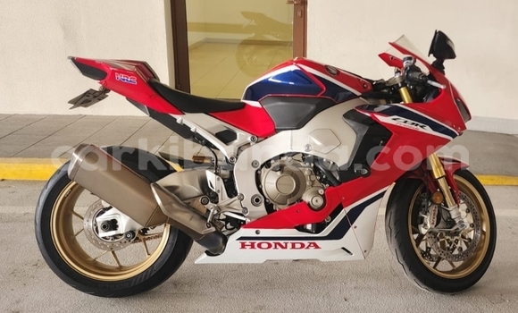Gura Yakoze Honda CBR 1000 RR Red Bike i Kampala mu Uganda