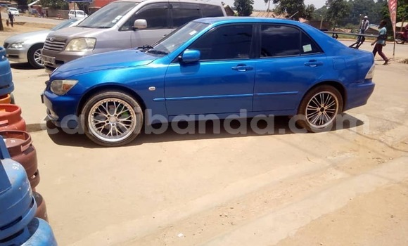 Gura Yakoze Toyota Altezza Blue Imodoka i Kampala mu Uganda Gura Yakoze Toyota Altezza Blue Imodoka i Kampala mu Uganda