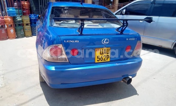 Gura Yakoze Toyota Altezza Blue Imodoka i Kampala mu Uganda Gura Yakoze Toyota Altezza Blue Imodoka i Kampala mu Uganda