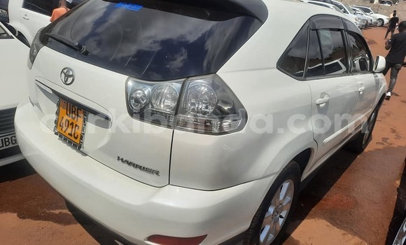 Acheter Occasion Voiture Toyota Harrier Blanc à Kampala, Ouganda Acheter Occasion Voiture Toyota Harrier Blanc à Kampala, Ouganda