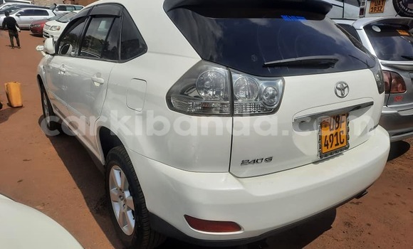 Acheter Occasion Voiture Toyota Harrier Blanc à Kampala, Ouganda Acheter Occasion Voiture Toyota Harrier Blanc à Kampala, Ouganda