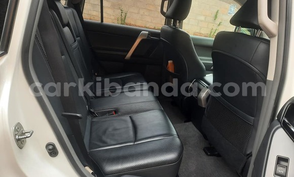 Acheter Occasion Voiture Toyota Prado Blanc à Kampala, Ouganda Acheter Occasion Voiture Toyota Prado Blanc à Kampala, Ouganda