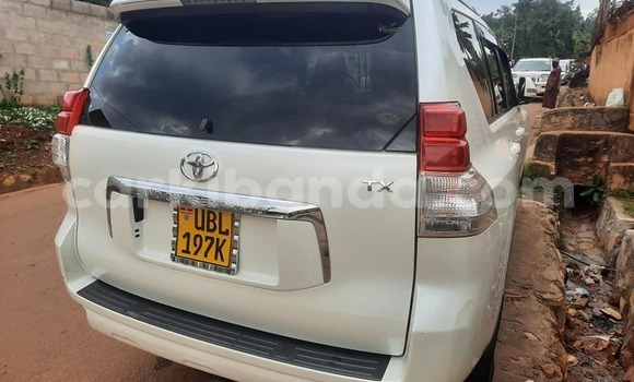 Acheter Occasion Voiture Toyota Prado Blanc à Kampala, Ouganda Acheter Occasion Voiture Toyota Prado Blanc à Kampala, Ouganda