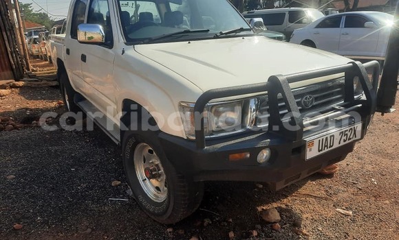 Acheter Occasion Voiture Toyota Hilux Blanc à Kampala, Ouganda Acheter Occasion Voiture Toyota Hilux Blanc à Kampala, Ouganda