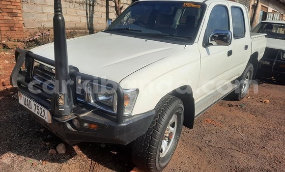 Acheter Occasion Voiture Toyota Hilux Blanc à Kampala, Ouganda Acheter Occasion Voiture Toyota Hilux Blanc à Kampala, Ouganda