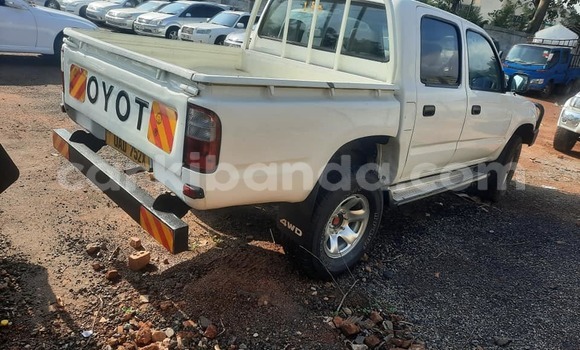 Acheter Occasion Voiture Toyota Hilux Blanc à Kampala, Ouganda Acheter Occasion Voiture Toyota Hilux Blanc à Kampala, Ouganda