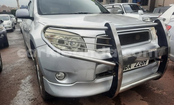 Nunua Ilio tumika Toyota RAV4 Nyingine Gari ndani ya Kampala nchini Uganda Nunua Ilio tumika Toyota RAV4 Nyingine Gari ndani ya Kampala nchini Uganda