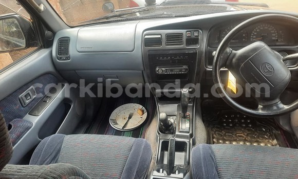Acheter Occasion Voiture Toyota Hilux Surf Noir à Kampala, Ouganda Acheter Occasion Voiture Toyota Hilux Surf Noir à Kampala, Ouganda