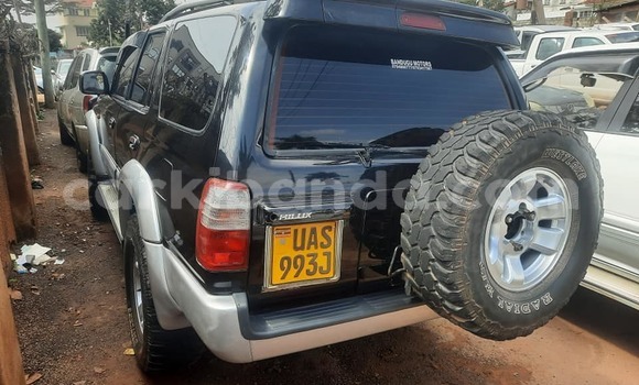 Acheter Occasion Voiture Toyota Hilux Surf Noir à Kampala, Ouganda Acheter Occasion Voiture Toyota Hilux Surf Noir à Kampala, Ouganda