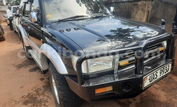 Acheter Occasion Voiture Toyota Hilux Surf Noir à Kampala, Ouganda Acheter Occasion Voiture Toyota Hilux Surf Noir à Kampala, Ouganda