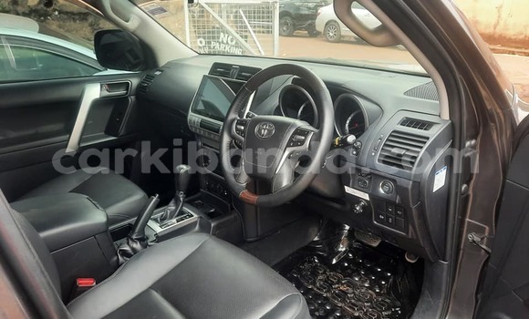 Acheter Occasion Voiture Toyota Land Cruiser Noir à Kampala, Ouganda Acheter Occasion Voiture Toyota Land Cruiser Noir à Kampala, Ouganda