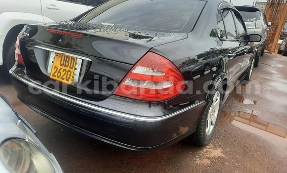 Acheter Occasion Voiture Mercedes-Benz E-Classe Noir à Kampala, Ouganda Acheter Occasion Voiture Mercedes-Benz E-Classe Noir à Kampala, Ouganda