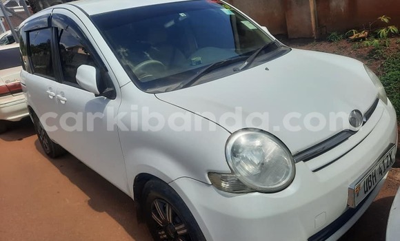 Nunua Ilio tumika Toyota Sienta Nyeupe Gari ndani ya Kampala nchini Uganda Nunua Ilio tumika Toyota Sienta Nyeupe Gari ndani ya Kampala nchini Uganda