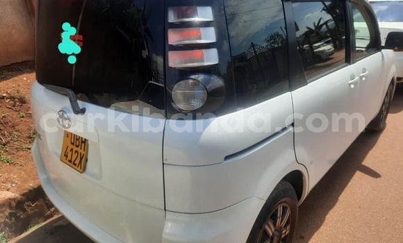 Acheter Occasion Voiture Toyota Sienta Blanc à Kampala, Ouganda Acheter Occasion Voiture Toyota Sienta Blanc à Kampala, Ouganda