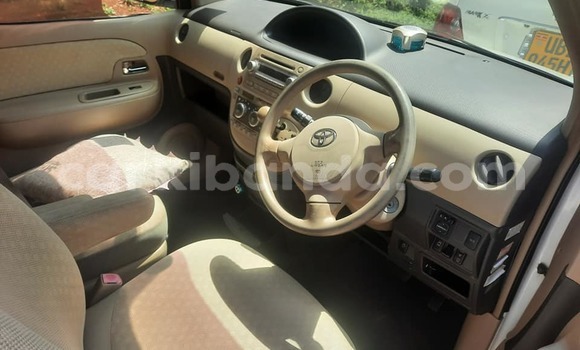 Acheter Occasion Voiture Toyota Sienta Blanc à Kampala, Ouganda Acheter Occasion Voiture Toyota Sienta Blanc à Kampala, Ouganda