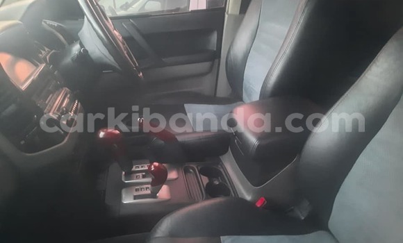 Acheter Occasion Voiture Mitsubishi Pajero Noir à Kampala, Ouganda Acheter Occasion Voiture Mitsubishi Pajero Noir à Kampala, Ouganda