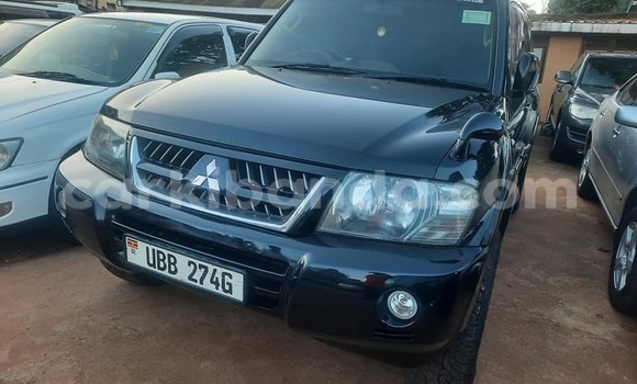 Acheter Occasion Voiture Mitsubishi Pajero Noir à Kampala, Ouganda Acheter Occasion Voiture Mitsubishi Pajero Noir à Kampala, Ouganda