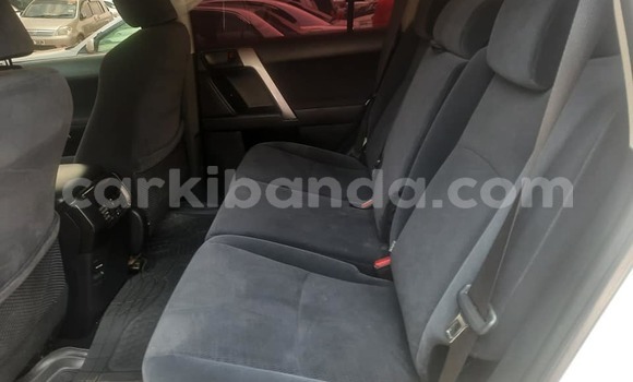Acheter Occasion Voiture Toyota Prado Blanc à Kampala, Ouganda Acheter Occasion Voiture Toyota Prado Blanc à Kampala, Ouganda