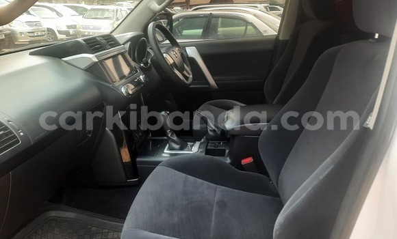 Acheter Occasion Voiture Toyota Prado Blanc à Kampala, Ouganda Acheter Occasion Voiture Toyota Prado Blanc à Kampala, Ouganda