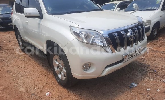 Acheter Occasion Voiture Toyota Prado Blanc à Kampala, Ouganda Acheter Occasion Voiture Toyota Prado Blanc à Kampala, Ouganda