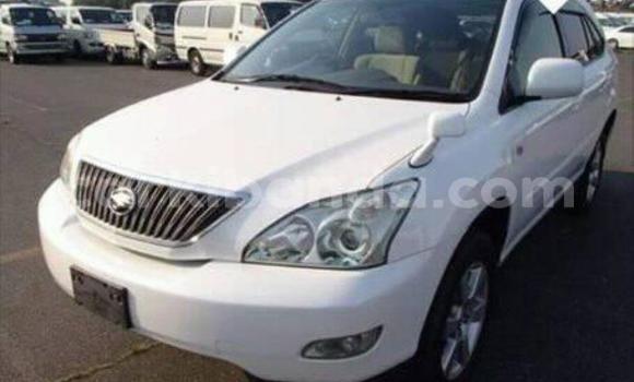 Acheter Occasion Voiture Toyota Harrier Blanc à Kampala, Ouganda Acheter Occasion Voiture Toyota Harrier Blanc à Kampala, Ouganda