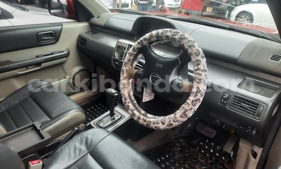 Acheter Occasion Voiture Nissan X–Trail Rouge à Kampala, Ouganda Acheter Occasion Voiture Nissan X–Trail Rouge à Kampala, Ouganda