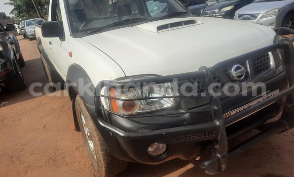 Acheter Occasion Voiture Nissan Pickup Blanc à Kampala, Ouganda Acheter Occasion Voiture Nissan Pickup Blanc à Kampala, Ouganda