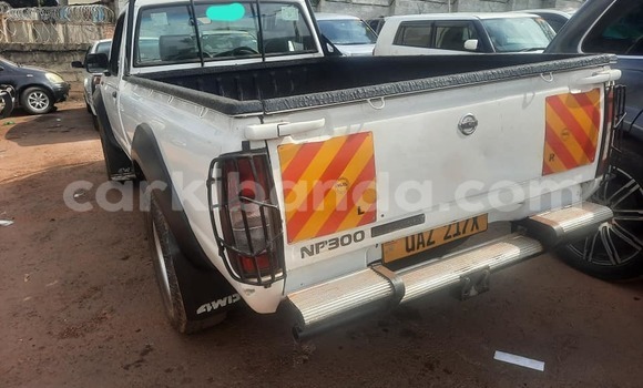 Acheter Occasion Voiture Nissan Pickup Blanc à Kampala, Ouganda Acheter Occasion Voiture Nissan Pickup Blanc à Kampala, Ouganda